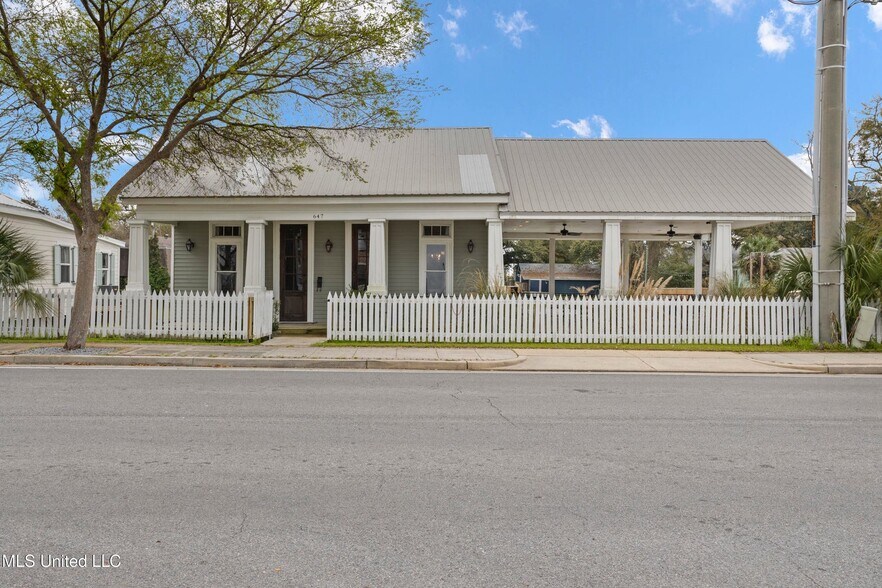 More Photos Of 647 Howard Ave, Biloxi Office Residential For Sale