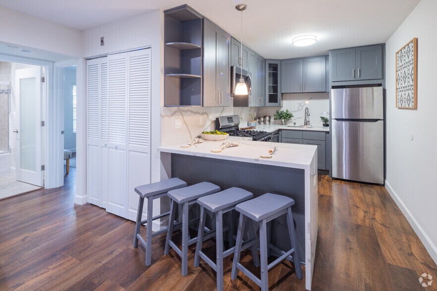 More Photos Of 4040-4060 S Hoover St, Los Angeles Apartments For Sale