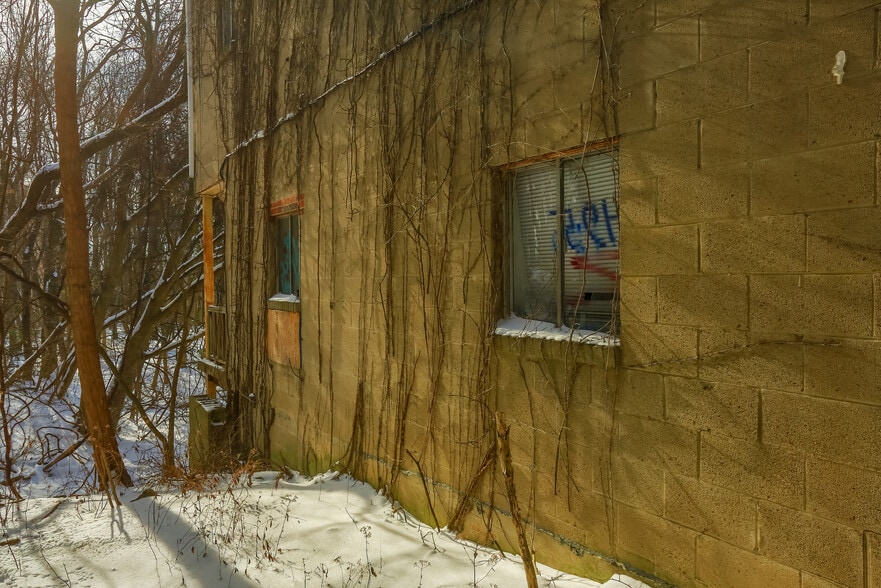 More Photos Of 225 Moon Clinton Rd, Coraopolis Warehouse For Sale