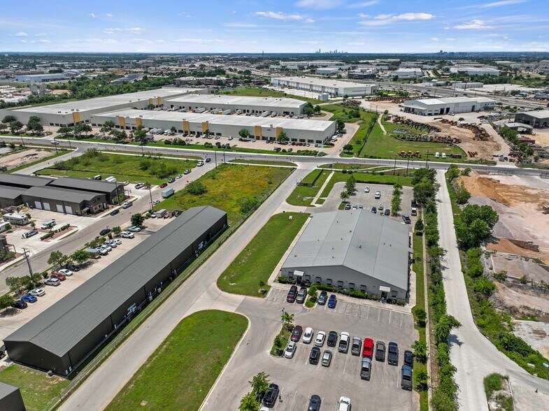 More Photos Of 2300 Picadilly Dr, Round Rock Office For Lease