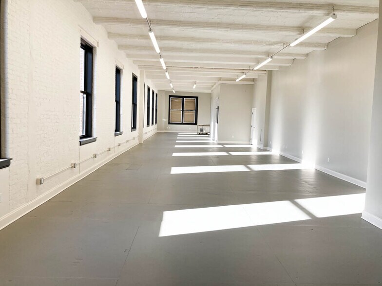 More Photos Of 145 Clove Rd, Staten Island Warehouse For Lease