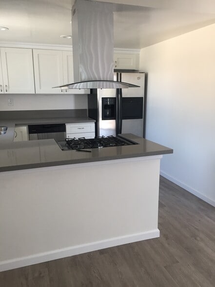 More Photos Of 16932 Lilac Ln, Huntington Beach Apartments For Sale