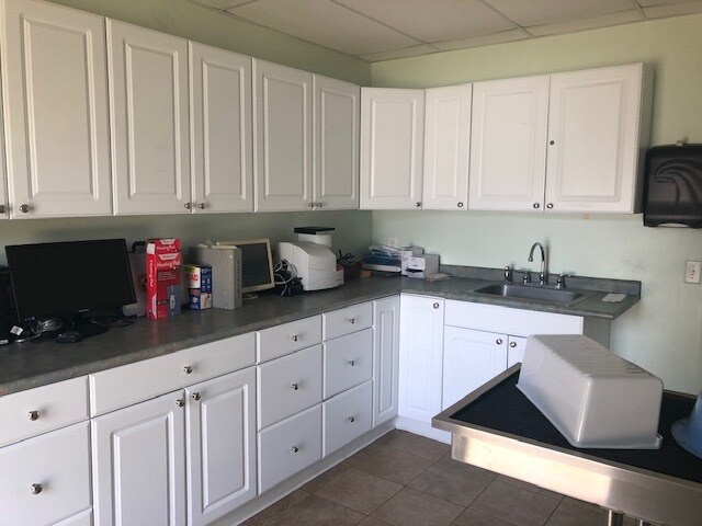 More Photos Of 1468 W Corbett Ave, Swansboro Office For Sale