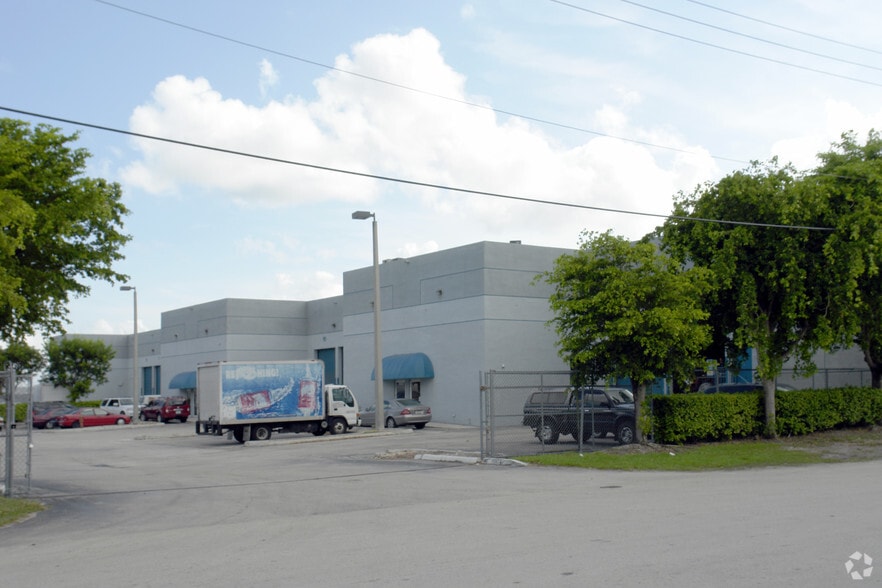 More Photos Of 8201-8209 NW 70th St, Miami Warehouse For Lease