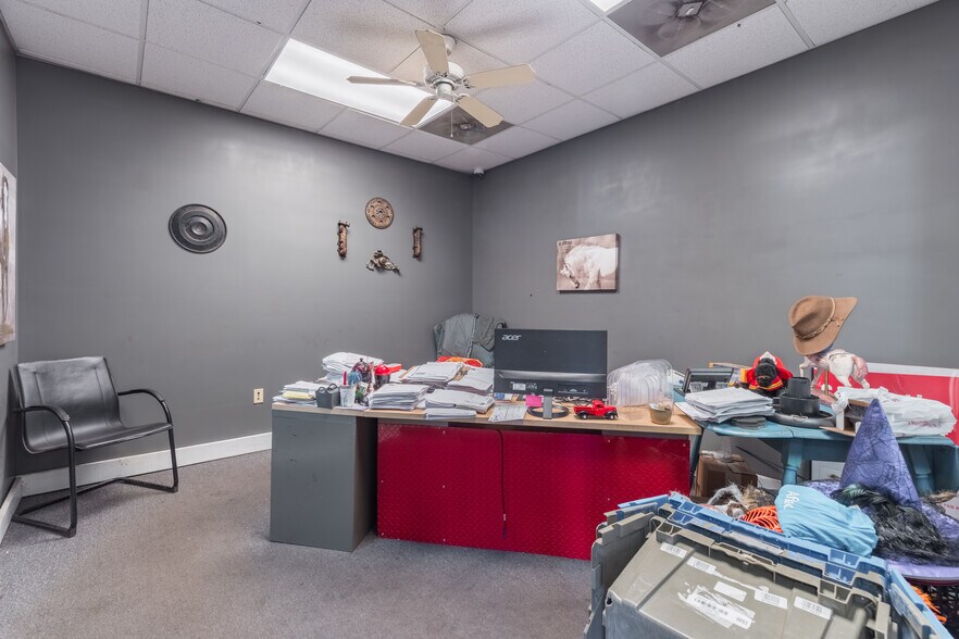 More Photos Of 111 N 12th St, West Columbia General Retail For Sale