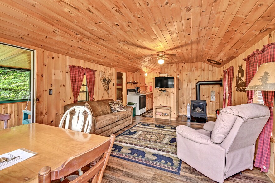 More Photos Of 15 Lower Wilson Pond Rd, Greenville Specialty For Sale