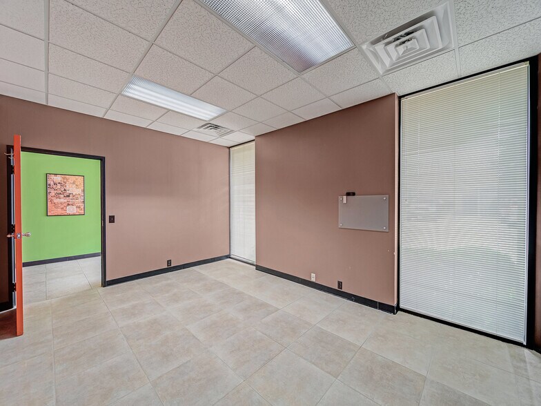 More Photos Of 2424 Lacy Ln, Carrollton Showroom For Sale