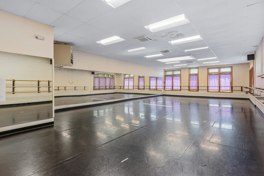 More Photos Of 813 8th St, Greeley General Retail For Lease