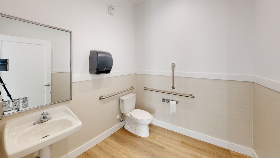 More Photos Of 752 2250 West, Springville Warehouse For Lease