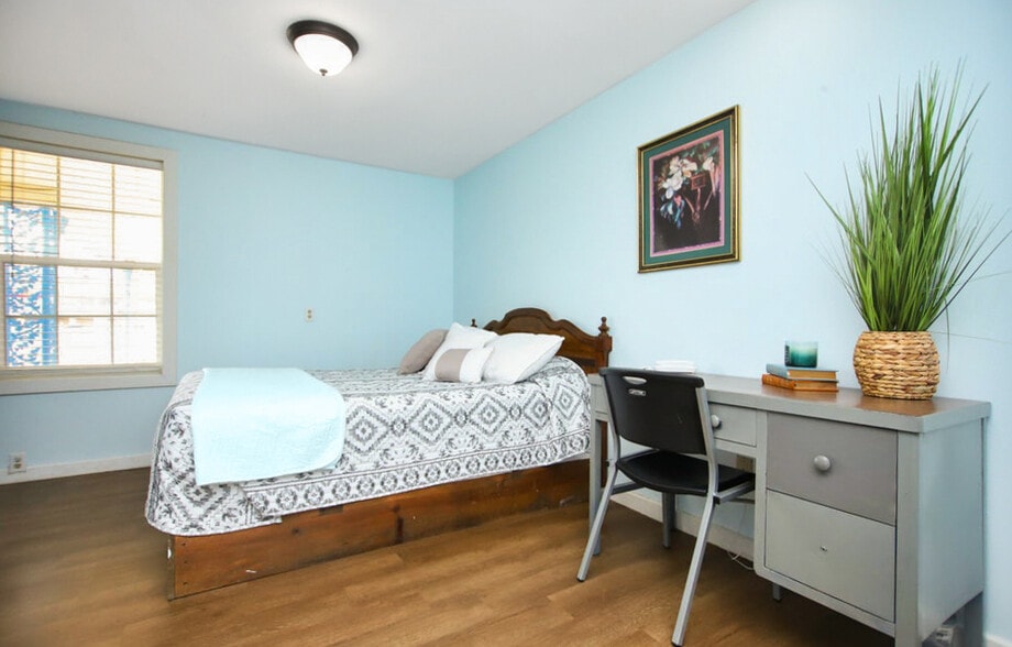 More Photos Of 1801 S 5th St, Leesville Hotel For Sale