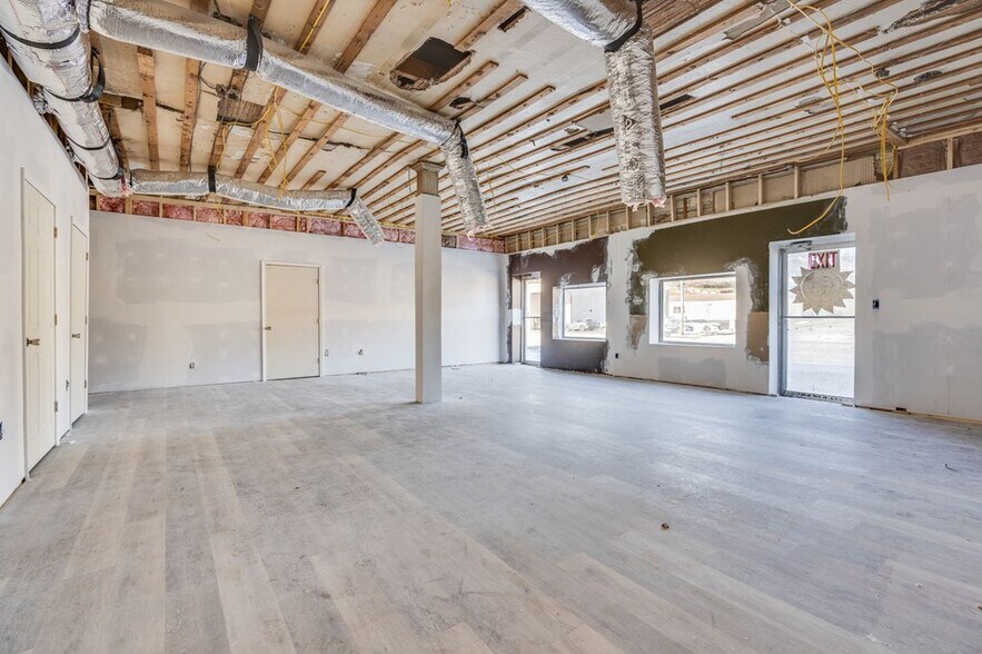 More Photos Of 560 W Main St, Abingdon Storefront For Lease