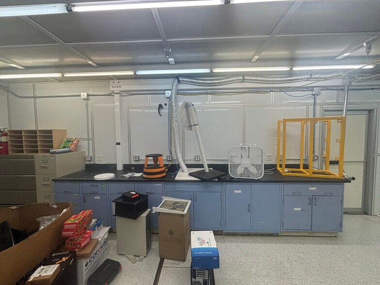 More Photos Of 1230 Bordeaux Dr, Sunnyvale Light Manufacturing For Lease