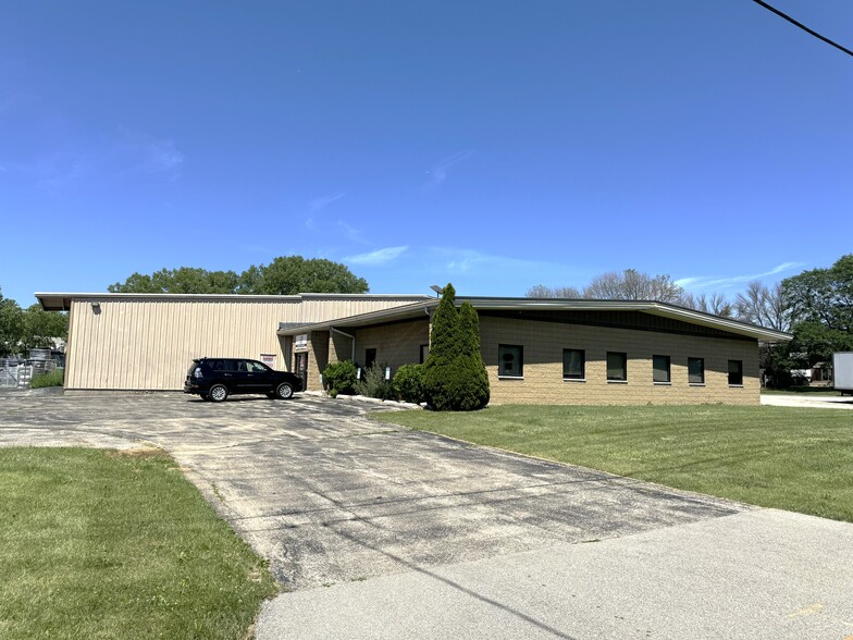 Primary Photo Of 3675 N Main St, Oshkosh Warehouse For Lease