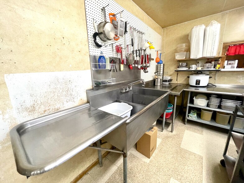 More Photos Of 924 N Main St, Mountain Grove Restaurant For Sale