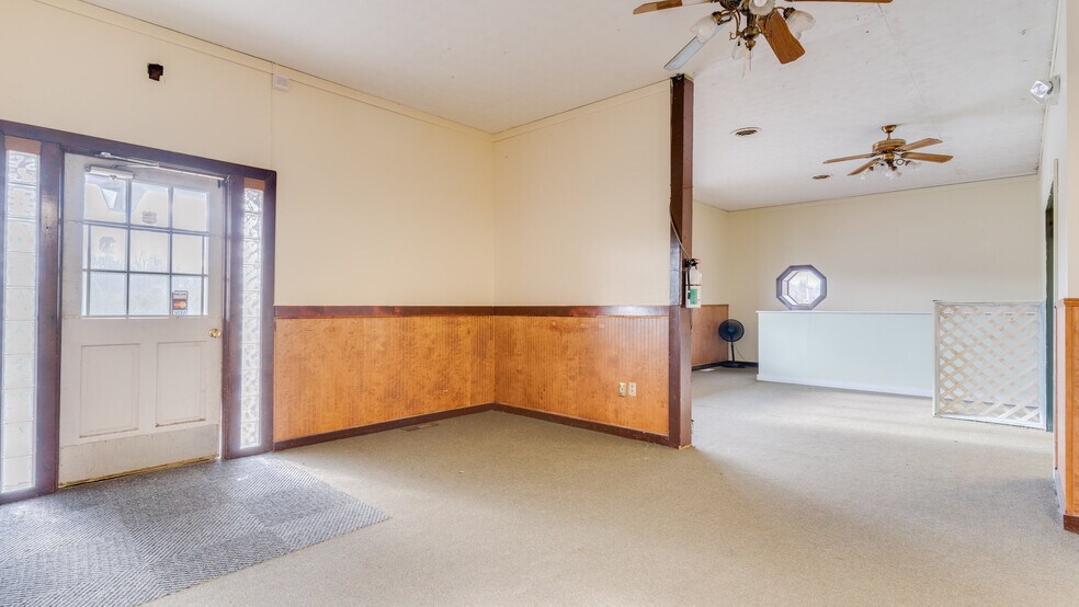 More Photos Of 11735 Hg Trueman Rd, Lusby Freestanding For Sale