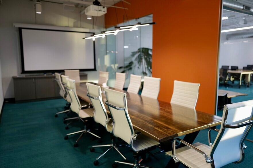 More Photos Of 6161 N Hillside Ave, Indianapolis Loft Creative Space For Lease