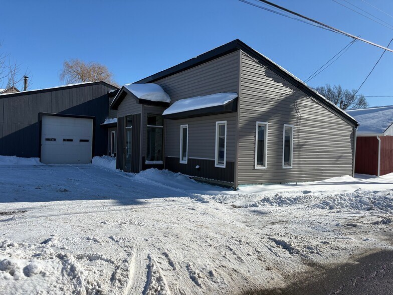 More Photos Of 116 Lake Ave, Buffalo Office For Lease