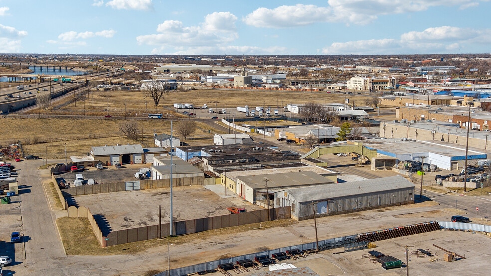 More Photos Of 908 SW 5th St, Oklahoma City Warehouse For Lease