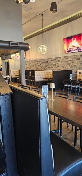 More Photos Of 124 S Broadway St, Coweta Storefront For Sale