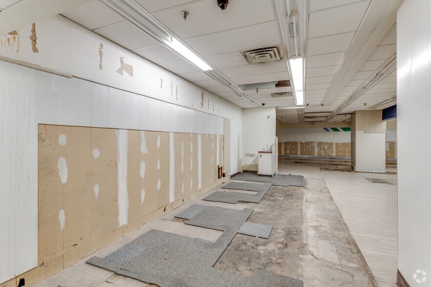 More Photos Of 215 S Broad St, Philadelphia Office For Lease