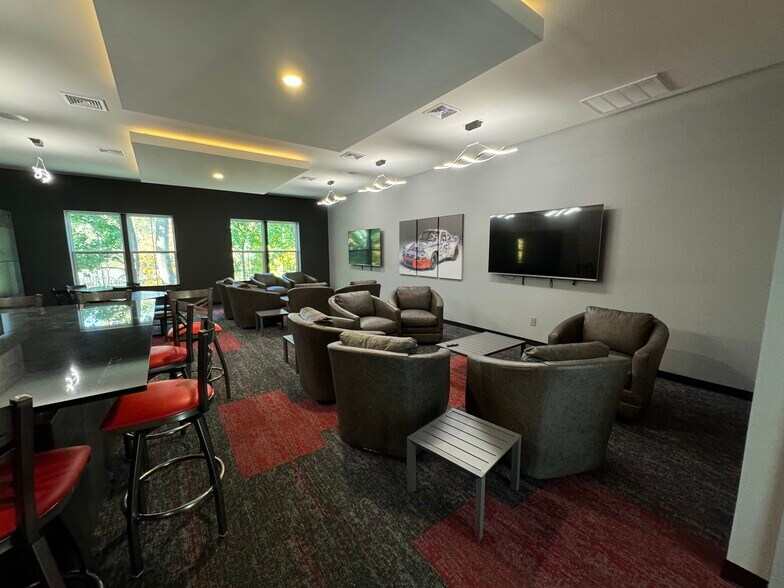 More Photos Of 15 Commerce St, Hawthorne Parking Garage For Sale