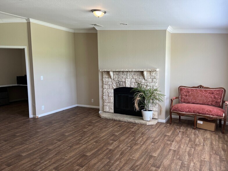 More Photos Of 149 Co 679 rd, Natalia Flex For Sale