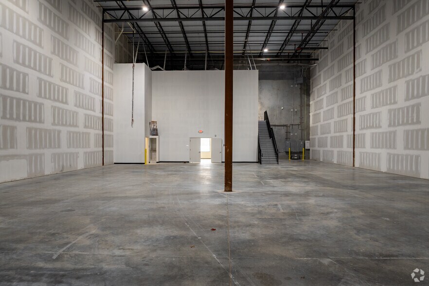 More Photos Of 1863 Lakewood Rd, Toms River Distribution For Lease