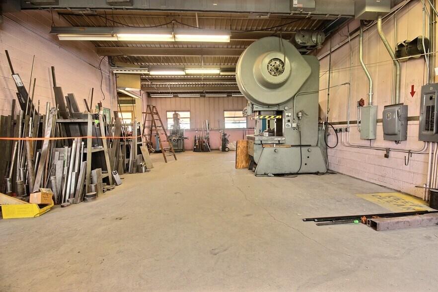 More Photos Of 1431 Production Rd, Fort Wayne Manufacturing For Sale