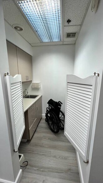 More Photos Of 44215 15th St W, Lancaster Medical For Sale