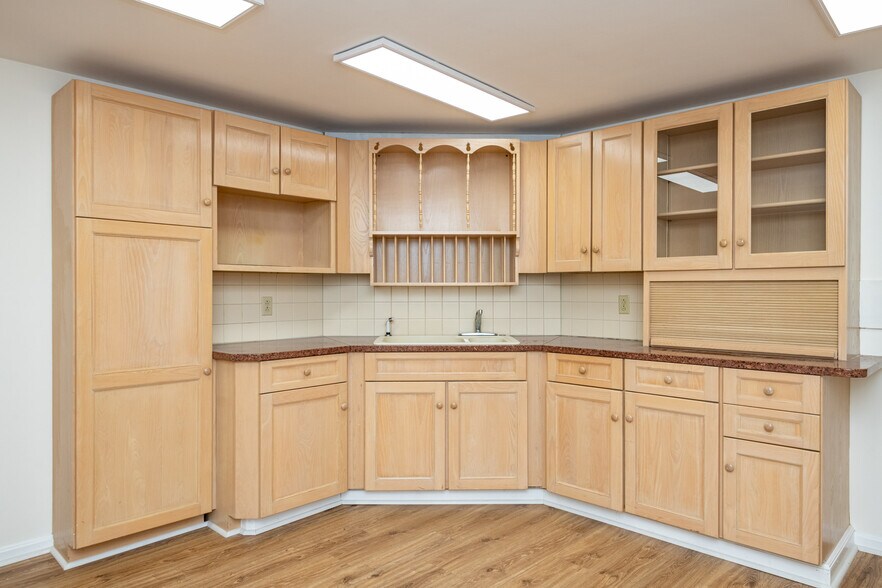More Photos Of 36 Salem St, Lynnfield Office For Lease