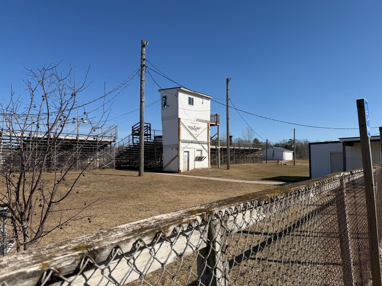 More Photos Of 350 W Riley Thompson Rd, Muskegon Sports And Entertainment For Sale