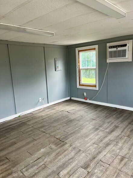 More Photos Of N5106 WI-35, Onalaska Distribution For Lease