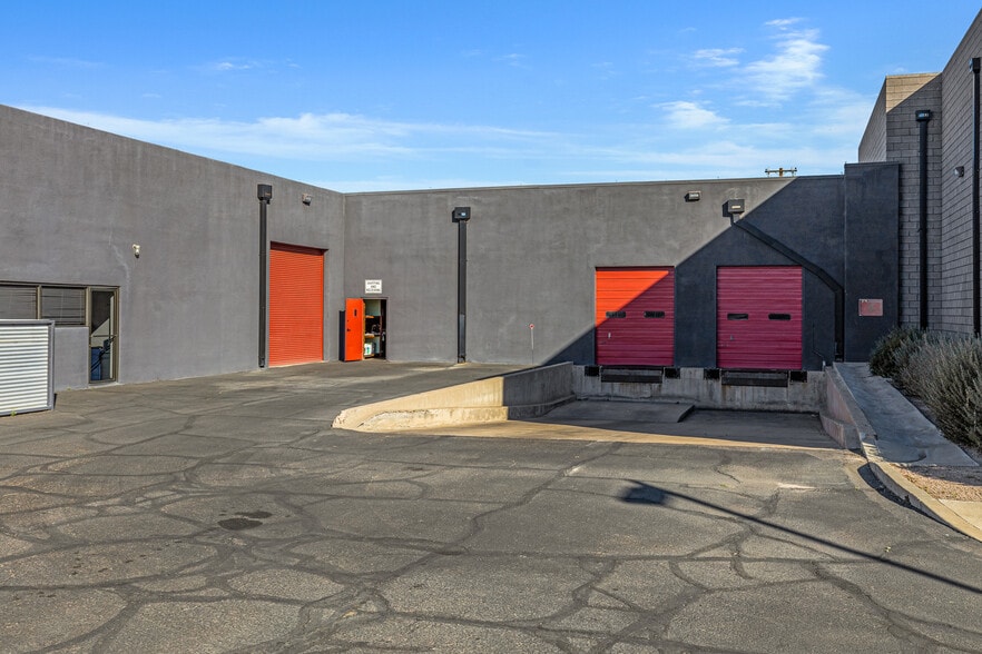 More Photos Of 1926 W North Ln, Phoenix Distribution For Lease