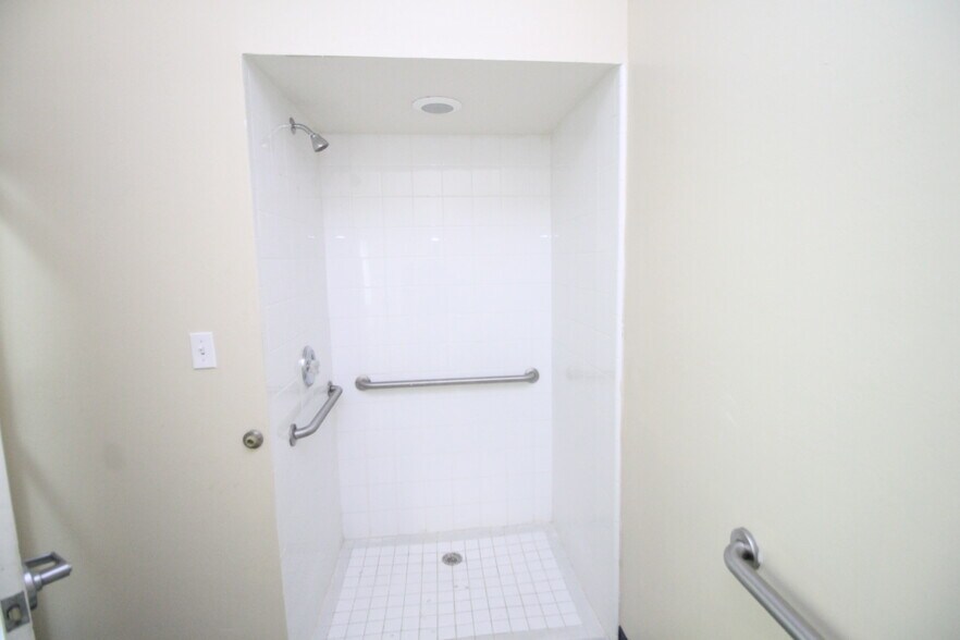 More Photos Of 6350 Techster Blvd, Fort Myers Research And Development For Lease