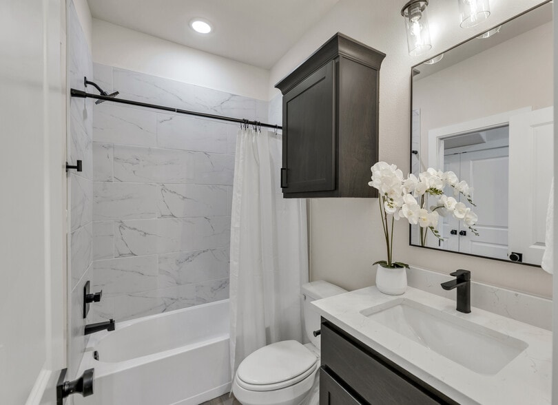 More Photos Of 4042 Gunner Trl, College Station Multifamily For Sale