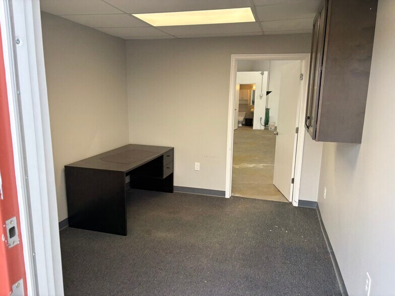 More Photos Of 151 Discovery Dr, Colmar Light Distribution For Lease