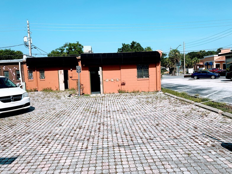 More Photos Of 1317-1319 Edgewater Dr, Orlando Storefront For Lease