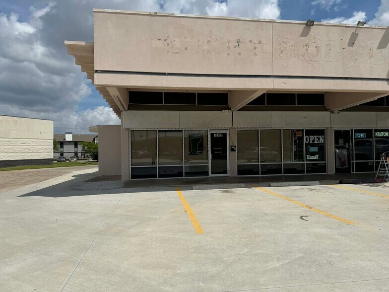 More Photos Of 1009 NASA Road 1, Webster General Retail For Lease
