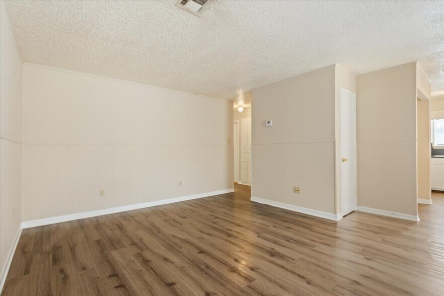 More Photos Of Gruver Circle, Hewitt Apartments For Sale
