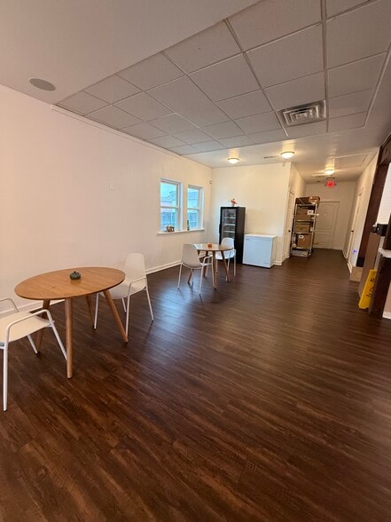 More Photos Of 2905 Race St, Fort Worth Restaurant For Lease