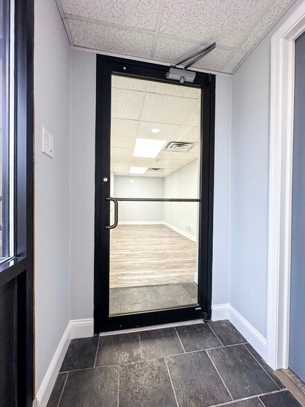 More Photos Of 406 E Pennsylvania Blvd, Feasterville Trevose Light Distribution For Lease