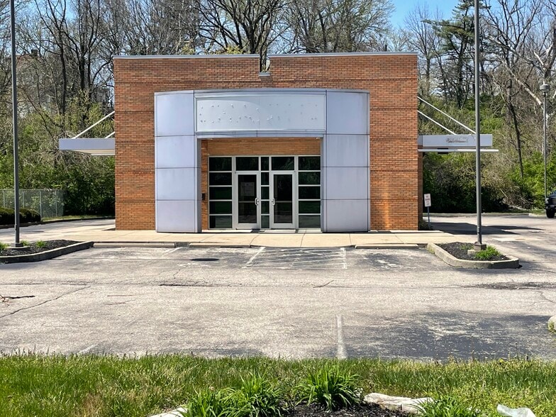 More Photos Of 4375 Reading Rd, Cincinnati Bank For Sale