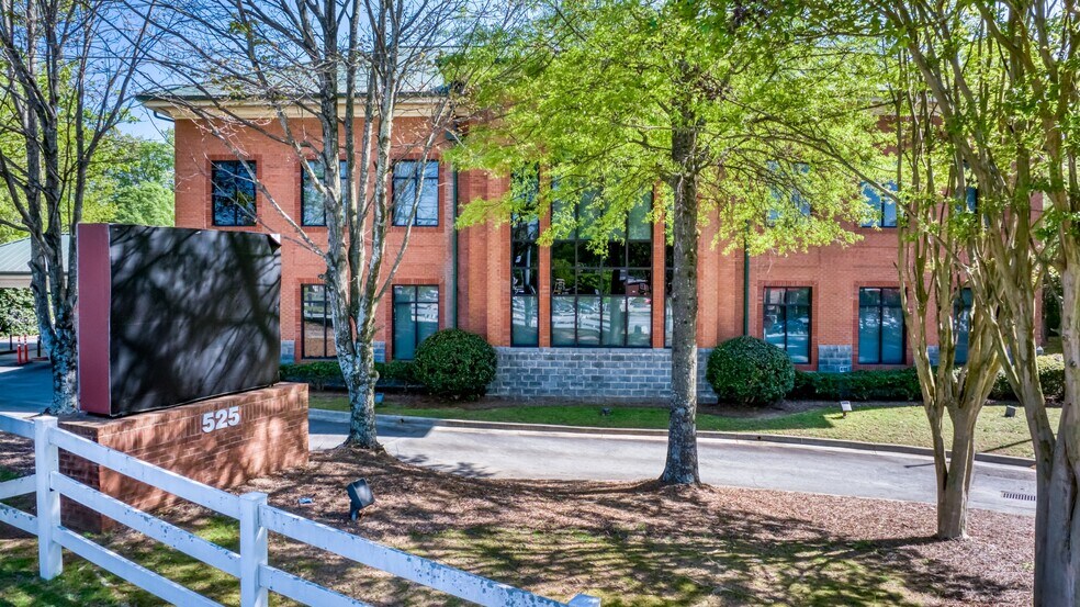 More Photos Of 525 E Crossville Rd, Roswell Office For Sale