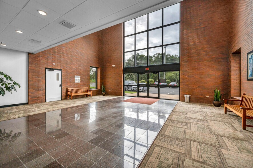 More Photos Of 290 Roberts St, East Hartford Office For Lease