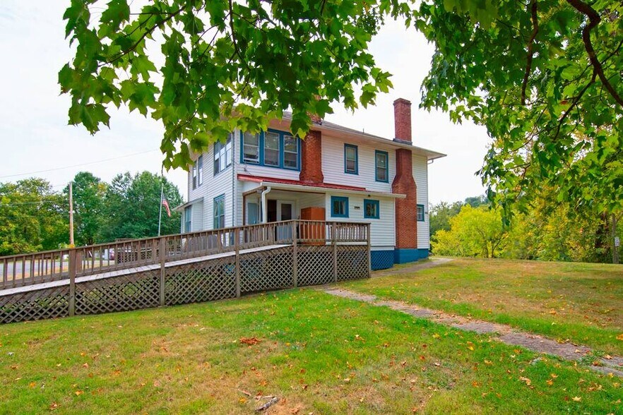 More Photos Of 101 Davis st, Alderson Freestanding For Sale