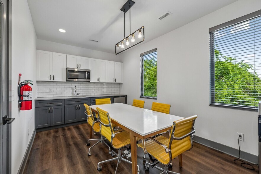 More Photos Of 2831 Azalea Pl, Nashville Office Residential For Lease