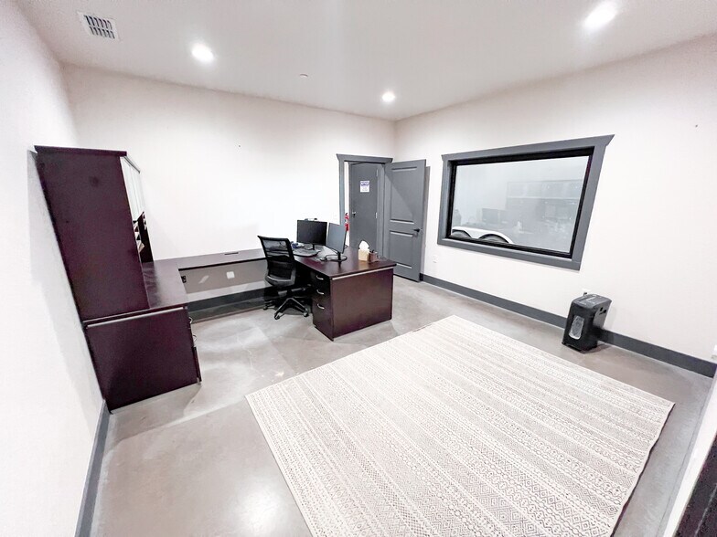 More Photos Of 2401 E County Road 155, Midland Service For Sale