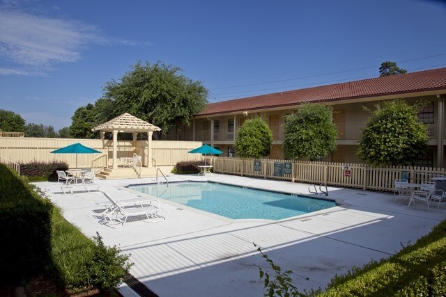 More Photos Of 5201 N State Line Ave, Texarkana Hotel For Sale