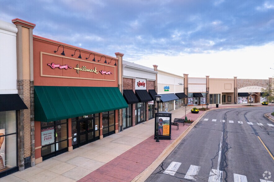 More Photos Of 1800-2124 S Randall Rd, Algonquin Storefront For Lease