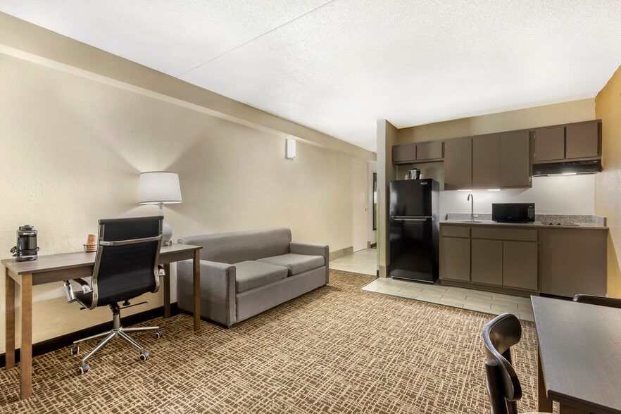 More Photos Of 115 Lake Ave, Spring Lake Hotel For Sale